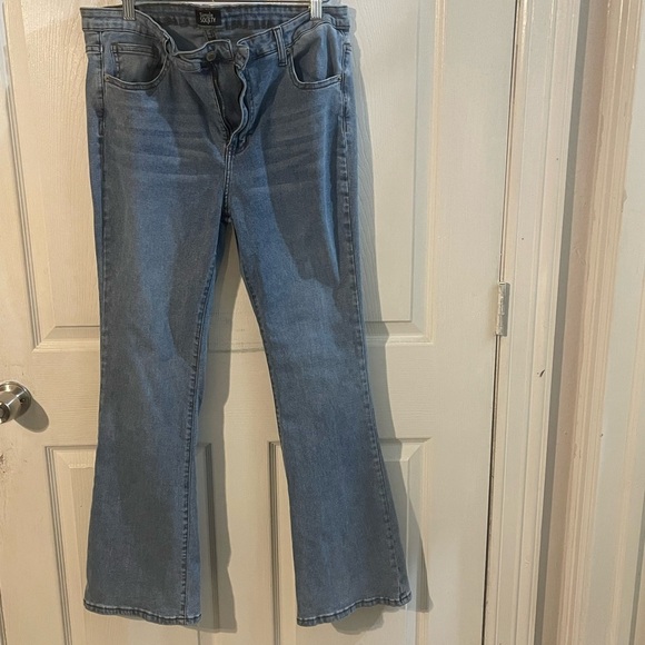 Classic Denim Flare Jeans for Women - Picture 2 of 7